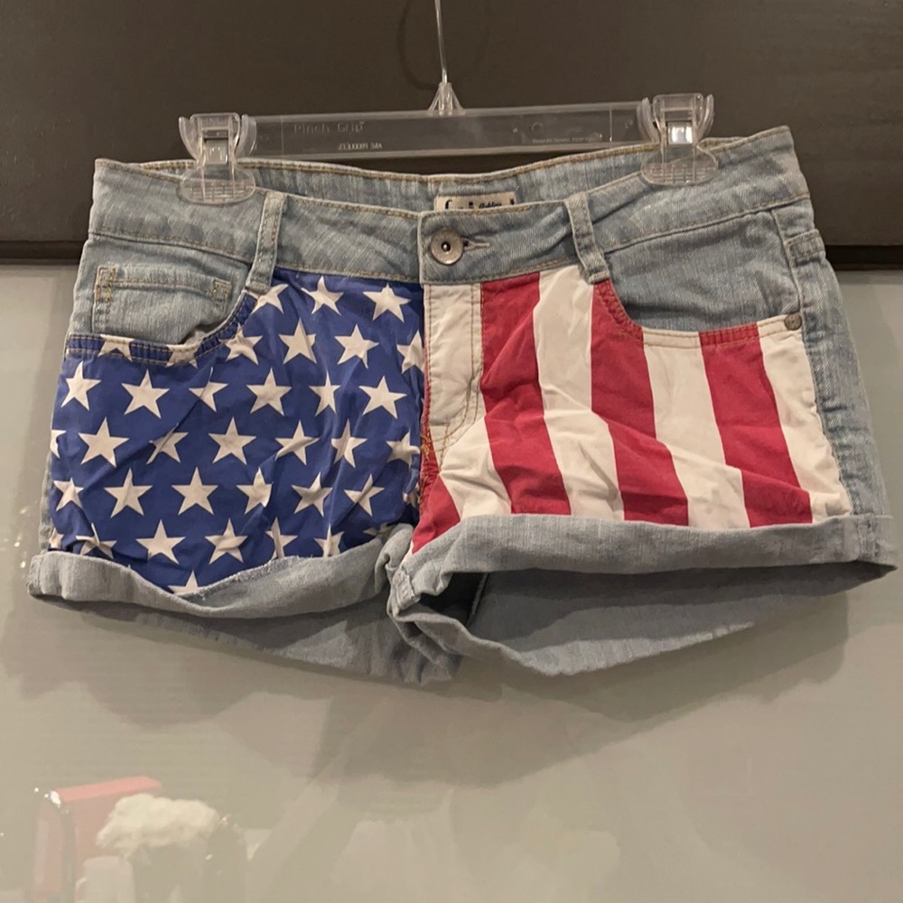 L.e.i denim flag shorts